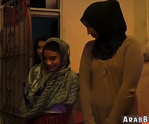 Arabské mamy kurva pal s kamarátka prvý krát afganské kurvy existujú!