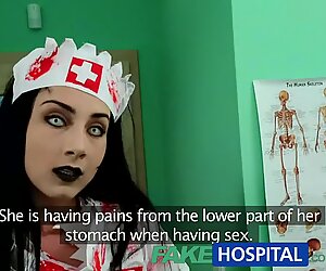Pesakit fakehospital berkongsi doktor ayam jantan dengan jururawat zombie halloween