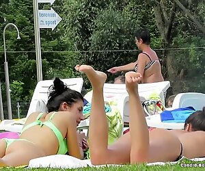 Stunning scorching plajă bikini gagici tanning hd voyeur vid