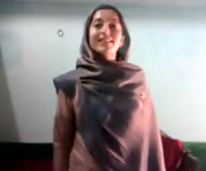 Rondborstige Pakistaanse meid wordt verleid en gevingerd in pov