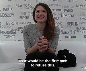Super snoezig tsjechische amateur bevestigd op castingreport this video