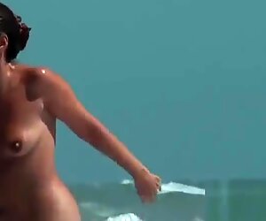 Real young en la playa nudistas mirón video