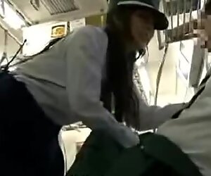 Nhật bản cảnh sát phụ nữ tặng công cộng bú cu với bắn tinh trên khuôn mặt xinh đẹp của mình