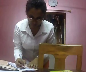 Хорни Лили индијски сек учитељица