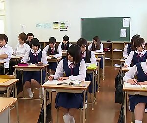 Јебана прстима испред учионице - јапанстиниест