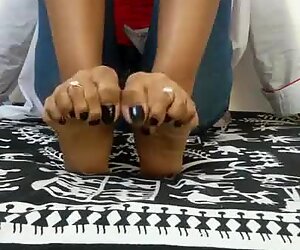 Long indianas dedos dos pés e pés