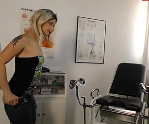 Letsdoeit - kiimainen saksalainen blondi harhautettu seksiin gynekologilla
