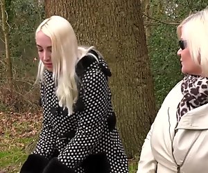 Kaksi blondi lesbo naita nauttivat pillun Nuolemisen