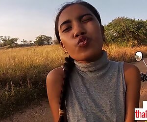 Amatur bangsa thailand remaja cherry sucking and fucking a big white batang aktiviti luar