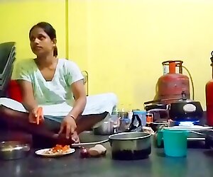 Индийки съпругата работи в nighty