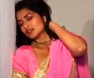 Danza sexy dell'attrice di bollywood - maya