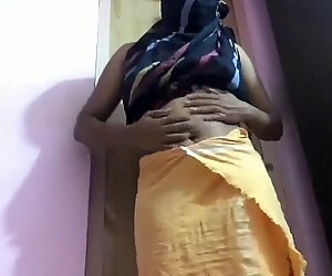 Tamil tante stripning show