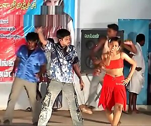 Tamilnadu 소녀들 sexy stage recort dance 인도인 19세 밤의 노래' 06