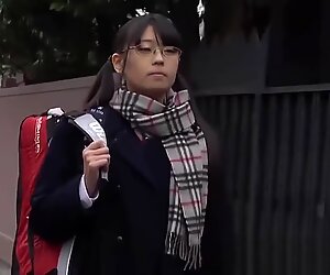 La calda adolescente giapponese Airi Sato succhia il grande verga dell'insegnante